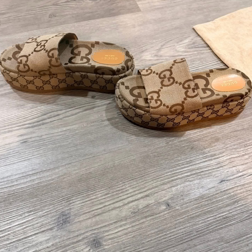 Gucci womens Tan GG Logo Slides - Picture 2 of 3